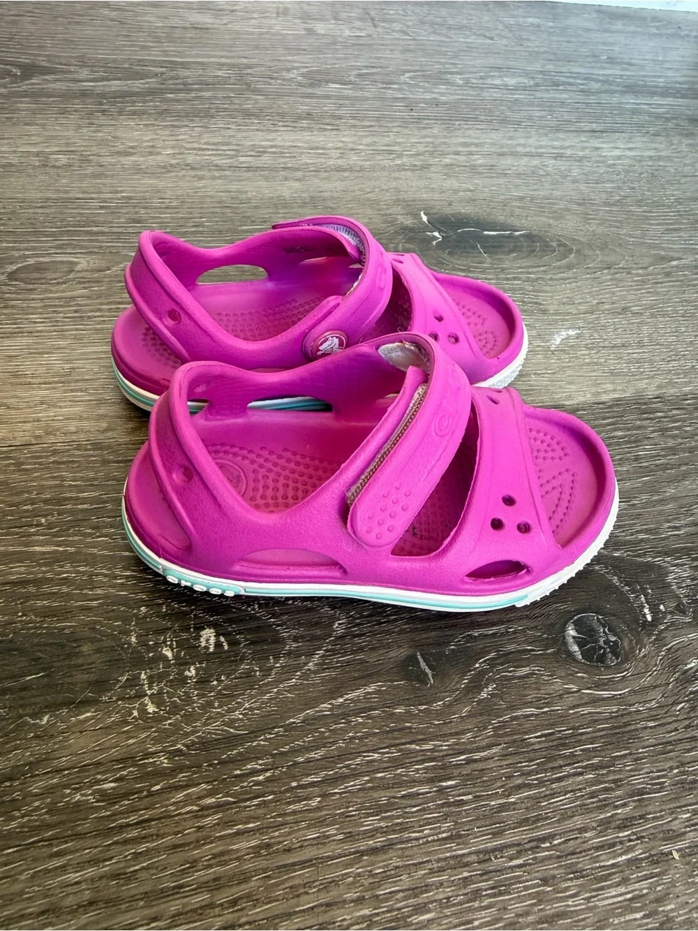 CROCS bright fuchsia
